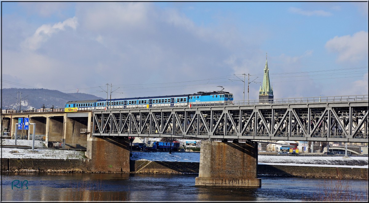Eine unbekannte 163 rollt aus Richtung Litomerice kommend über die Elbe.18.01.2016