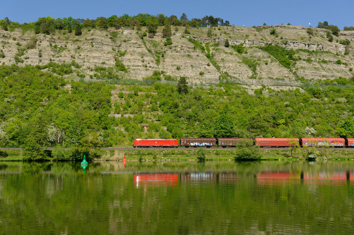 Eine unbekannte 187 mit einem gemischten Güterzug bei Karlstadt Richtung Gemünden, 07.05.2020
