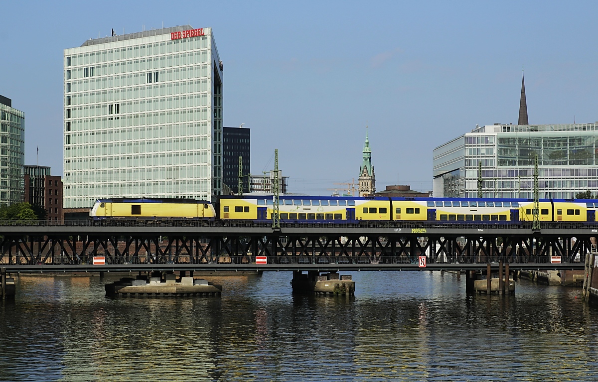 Eine unbekannte 246 von Metronom am 25.08.2019 auf der Hamburger Oberhafenbrücke
