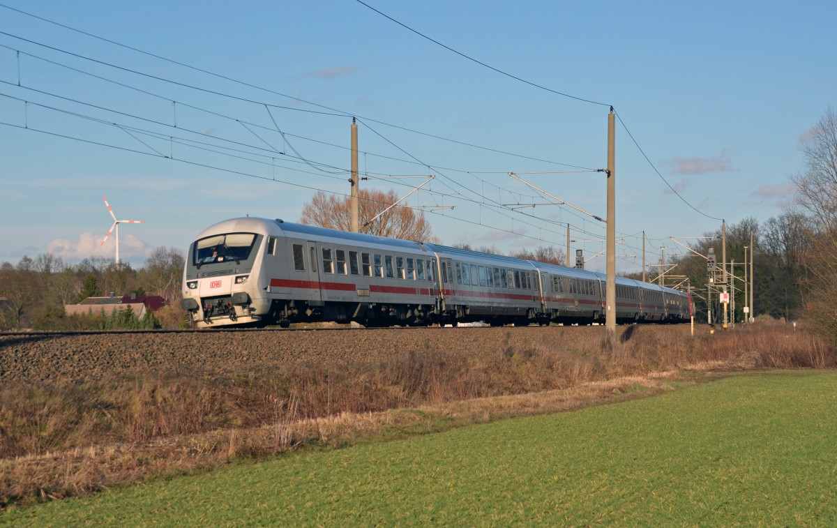 Eine unbekannte Lok der BR 101 schob am 14.02.14 den nur freitags verkehrenden IC 2354 durch Burgkemnitz Richtung Halle(S).