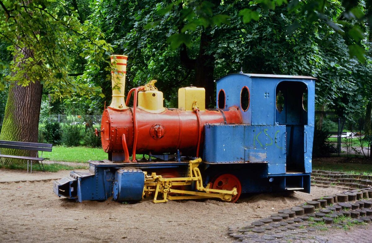 Eine unbekannte Spielplatzlok zur Fahndung ausgeschrieben (...), wohl in Ulm. Wer weiß etwas über sie?