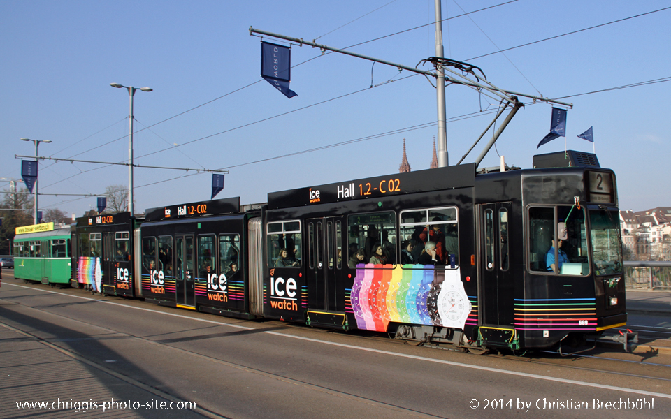 Eine weitere Sänfte der BVB wurde wegen der Basel World umgeklebt, hier die Be 4/6S 669 für Ice Watch hier am Morgen auf der Wettsteinbrücke bei Basel aufgenommen am 28. März 2014.
