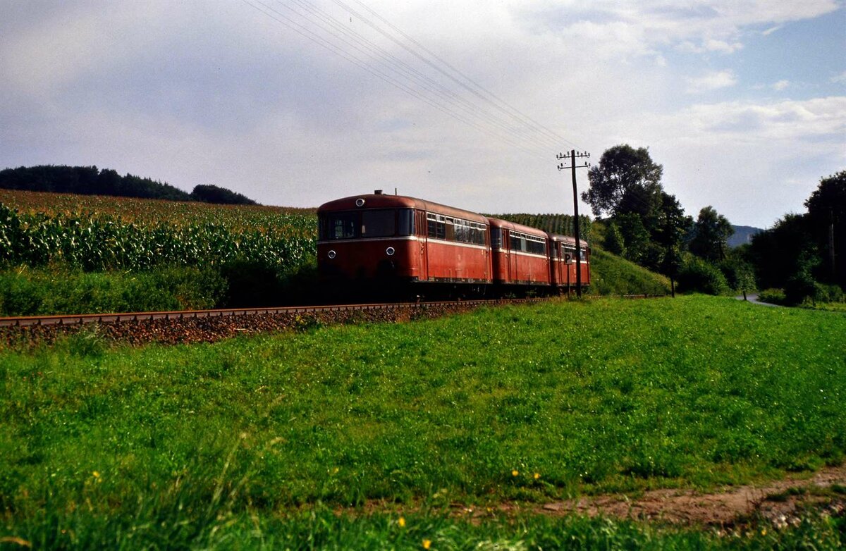 Eine der wenig bekannten Nebenbahnen der DB mit Uerdinger Schienenbuszügen war zwischen Weinheim und Fürth zu bestaunen. 
Datum leider unbekannt
