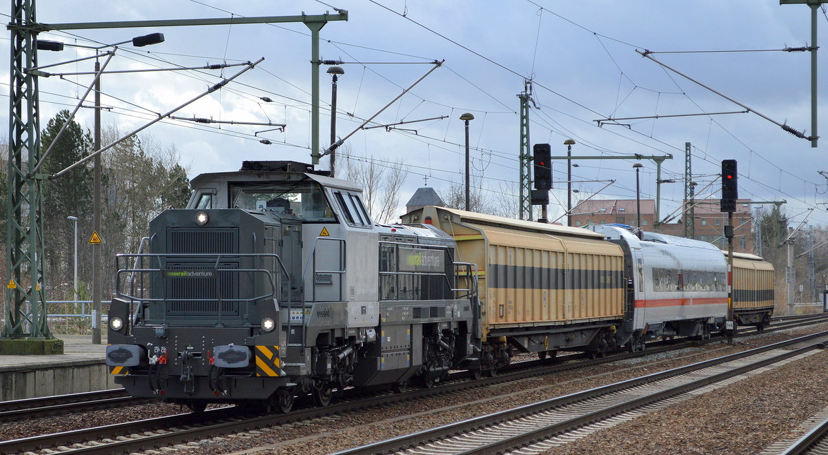 Eine wirklich Überraschung war diese Überführungsfahrt am 04.02.19 bei der Durchfahrt Bf. Flughafen Berlin Schönefeld, diese glaube ich recht neue in Diensten von railadventure befindliche Vossloh Lok (NVR: 92 87 4185 011-1 F-RADVE) mit der Überführung eines ICE 4 Mittelwagens Richtung?. 