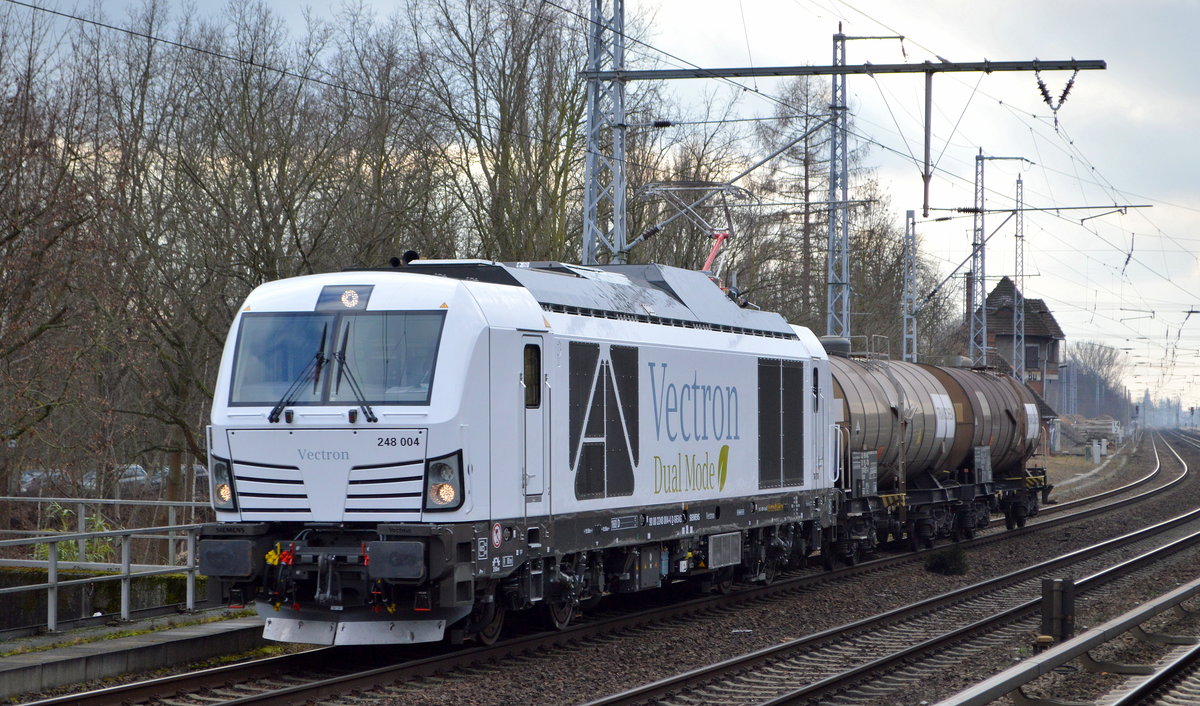Eine ziemlich freudige Überraschung kam mir heute Mittag entgegen, Siemens Mobility GmbH, München [D] mit der erst vor einigen Tagen (21.01.21) in Dienst gestellten Dual Vectron  248 004  [NVR-Nummer: 90 80 2248 004-4 D-SIEAG] mit zwei polnischen Transchem Kesselwagen (Natronlauge) Richtung Bernau am 27.01.21 Berlin Buch. Nach Information wurde sie zu Anfang jetzt erst mal von der AMEH Trans - ArcelorMittal Eisenhüttenstadt Transport GmbH getestet.