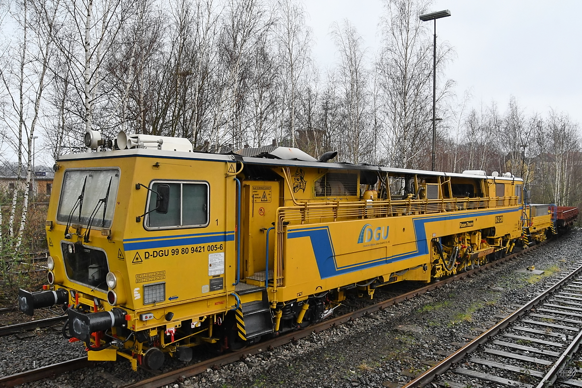 Eine Zweischwellenstopfmaschine 09-32 CSM war Ende Februar 2020 in Hattingen abgestellt.