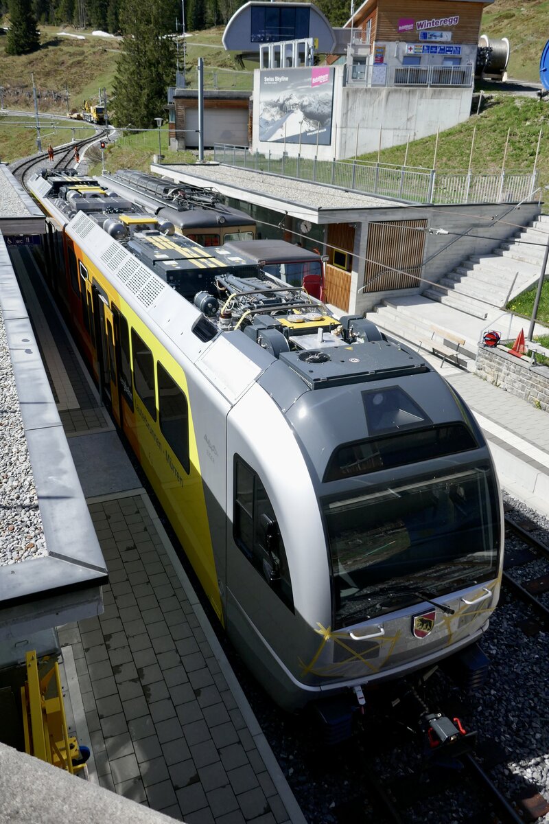 Einen Blick aufs Dach des neuen Be 4/6 101  Eiger  am 14.5.24 im Bahnhof Winteregg.