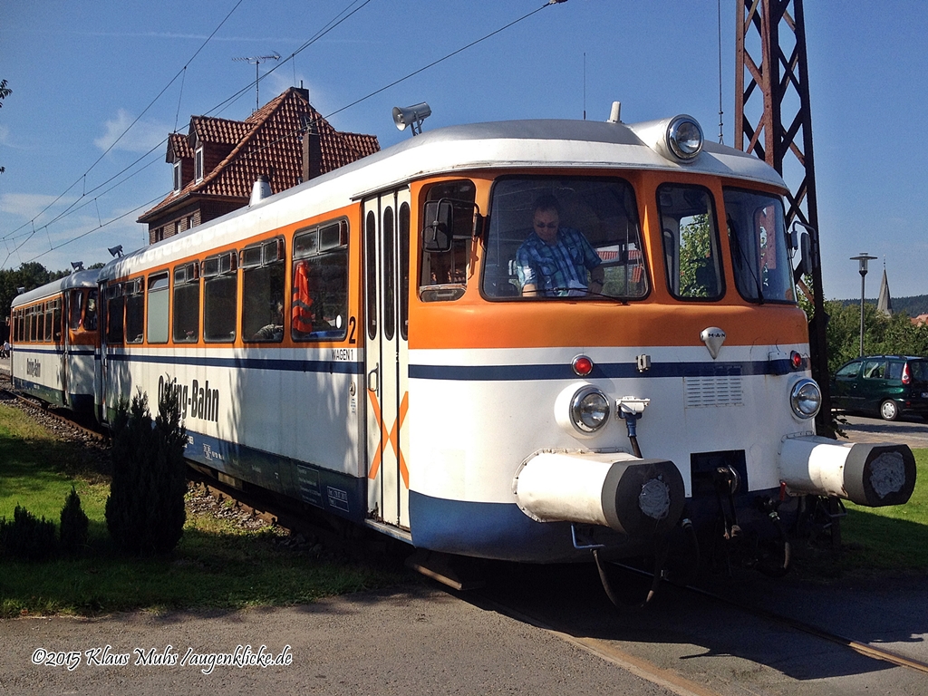 Einen Pendelverkehr zum Bahnhofsfest Alverdissen am 30.08.2015 zwischen Farmbeck - Bega - Barntrup  - Alverdissen, bedienten die MAN-Triebwagen 95 80 0302 027-7 und 95 80 0302 051-7 der Osning-Bahn.