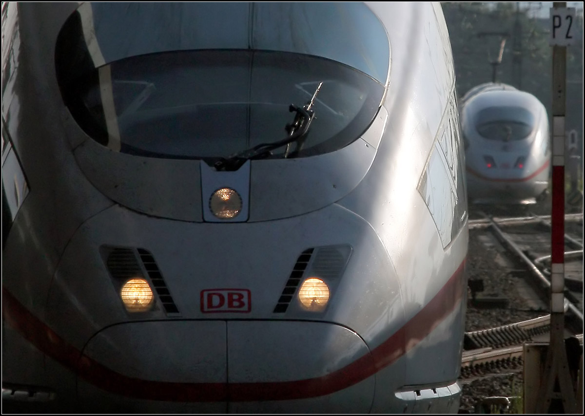 Einer kommt, der andere geht -

ICE 3-Begegnung im Vorfeld des Karlsruher Hauptbahnhofes.

18.09.2010 (M)