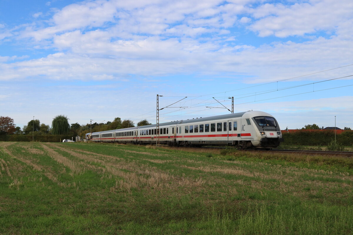 Einer der letzten Einsatztage der IC1, am 11.9.26  schob die frisch folierte 101 110 ihren IC mit Steuerwagen vorran von Hamm in Richtung Kassel
