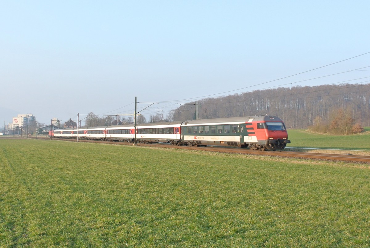 Einer der letzten grnen EWIV Steuerwagen, Bt 50 85 28-94 924-3, am RE 3232 bei Herzogenbuchsee, 13.03.2014.