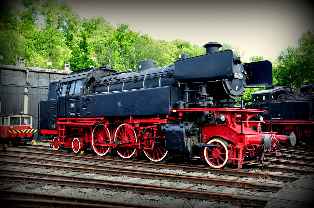 Einer der zwei Prototypen der BR 66 im Eisenbahnmuseum Bochum-Dahlhausen am 22.05.2022.