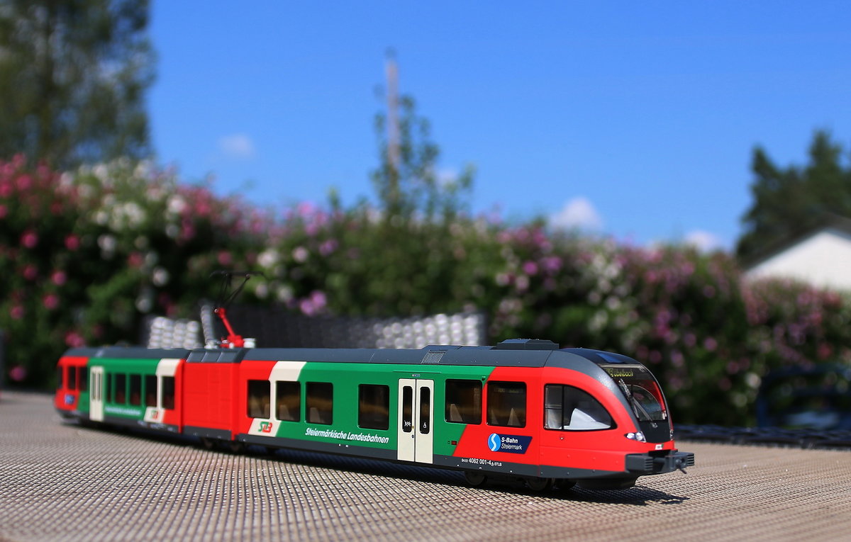 Eines meiner letzten erworbenen Modelle . 
Ab sofort Löse ich meine Modellbahnsammlung bestehend aus 225 Gleichstromlokomotiven aller Art auf . Wenn jemand Interesse hat bitte bei mir melden ! 
Im Bild 4062.01 der STLB am 10.09.2016