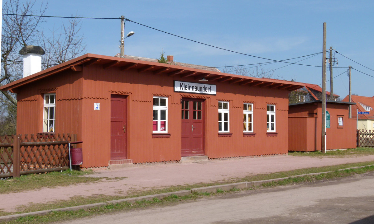Eines der Relikte der Windbergbahn Freital - Possendorf. Der rührige Verein hat das Gebäude des ehemaligen Haltepunktes Kleinnaundorf denkmalgerecht hergerichtet.