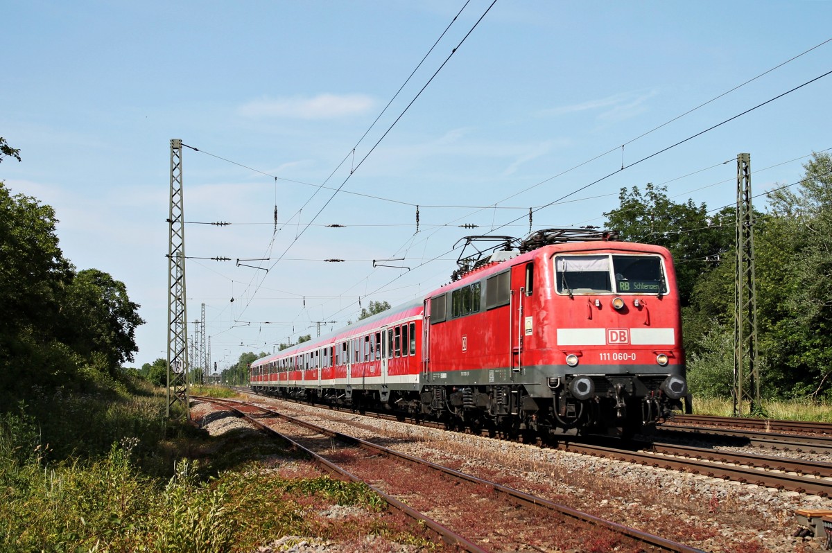 Einfahrt von 111 060-0  1000 Jahre Gundelfingen  mit einer RB aus Offenburg nach Schliengen in den Bahnhof von Orschweier.