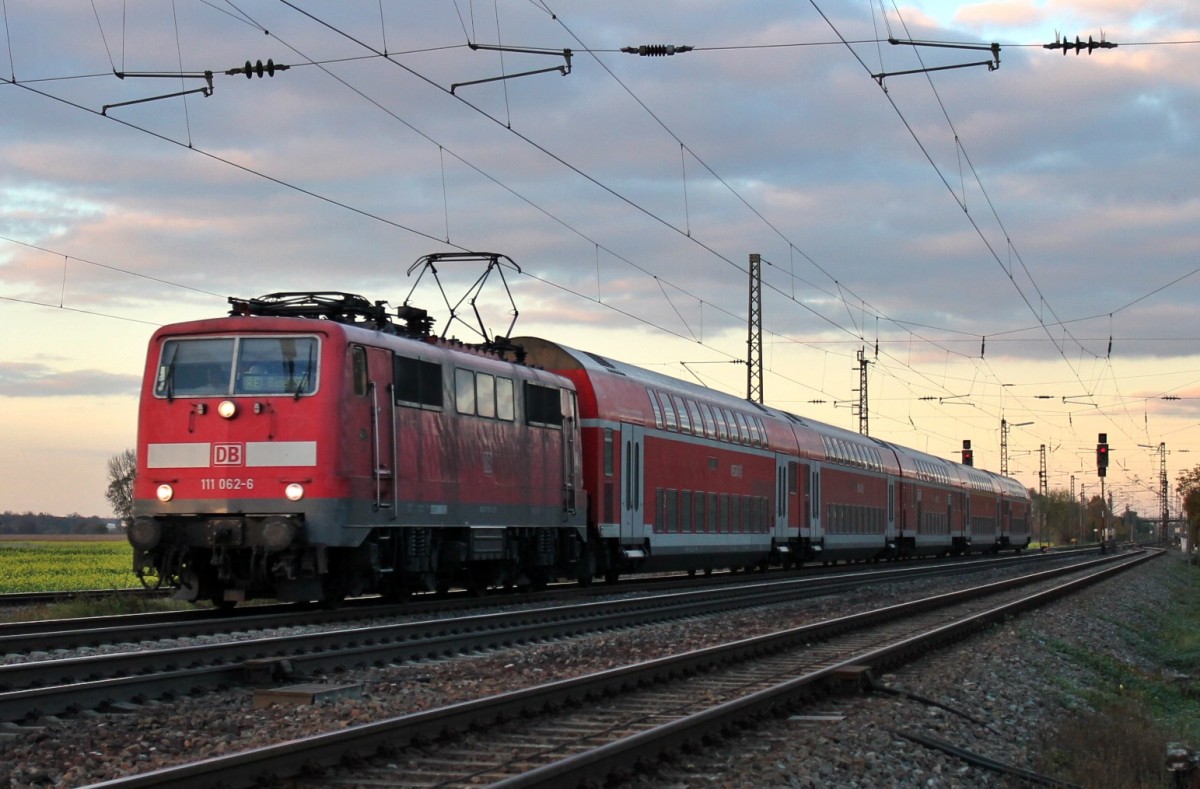 Einfahrt von 111 062-6  Neuenburg (Baden)  als 146er Ersatz mit RE 5345 (Offenburg - Basel SBB) in Orschweier gen S�den.