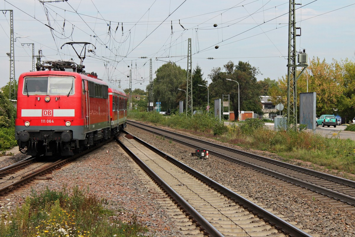 Einfahrt von 111 064 am 05.09.2014 mit einer RB M  (Offenburg - Neuenburg (Baden)) in Müllheim (Baden).