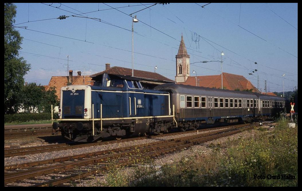 Einfahrt der 211279 mit Zug 7613 aus Miltenberg am 15.8.1989 um 8.55 Uhr in Seckach.