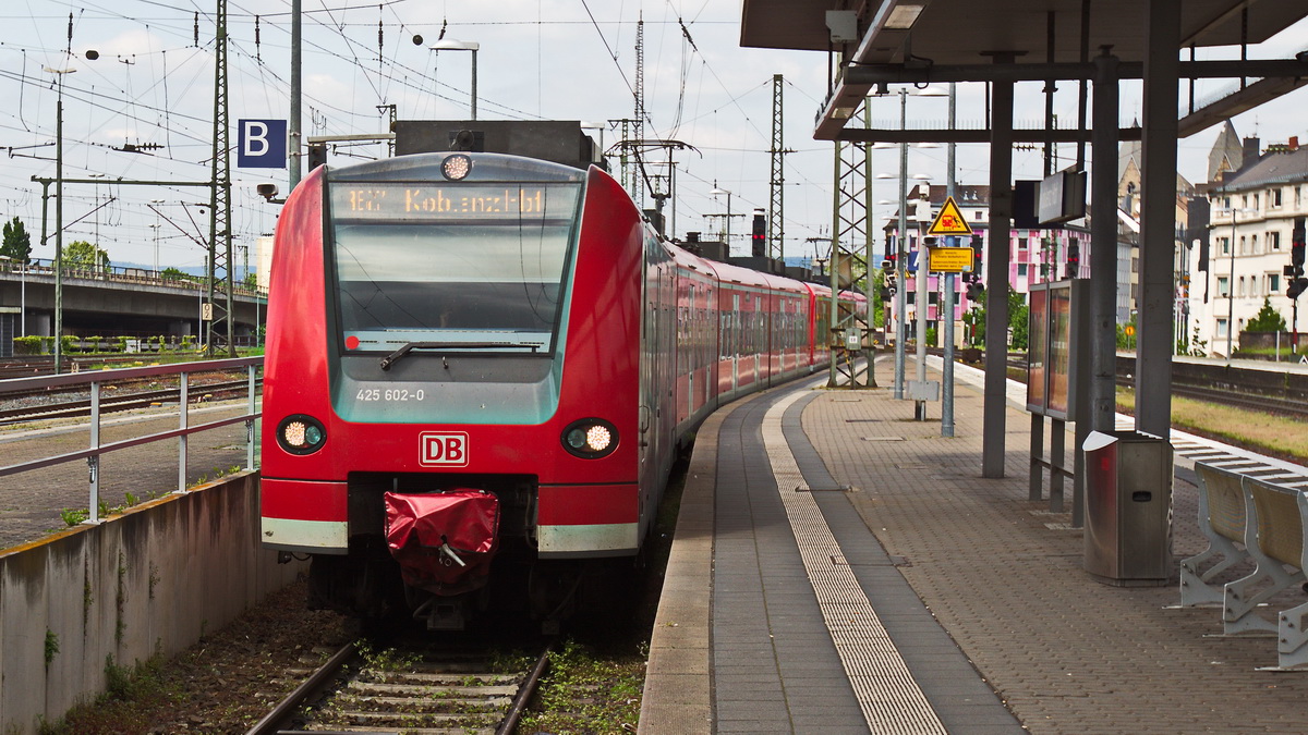 Einfahrt 425 602-0 als RB 27 in den Bahnhof Koblenz am 20. Mai 2023.