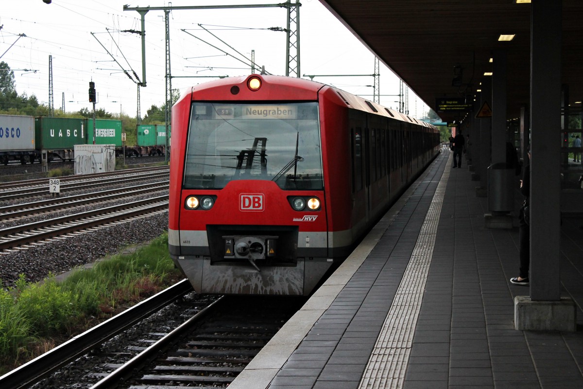 Einfahrt von 474 633-5 am 12.08.2014 mit einer weiteren 474-Einheit in Hamburg Wilhelmsburg als S3 nach Neugraben.
