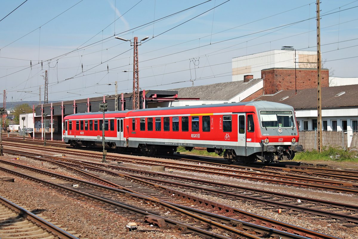Einfahrt von 928 474 am 12.04.2017 als RB (Niedaltdorf - Dillingen (Saar)) in den Endbahnhof.