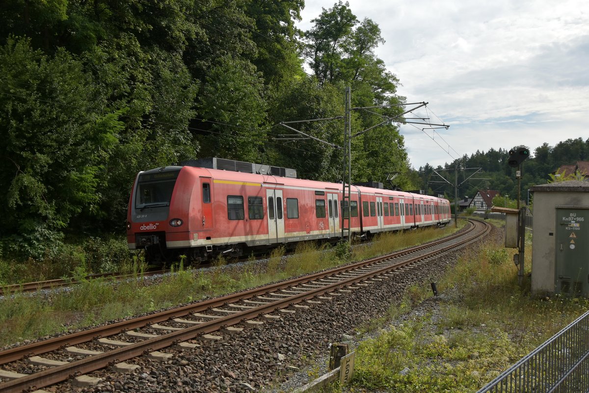Einfahrt in Adelsheim/Ost des Abellio 425 311 als RB 18 nach Osterburken am 17.8.2020
