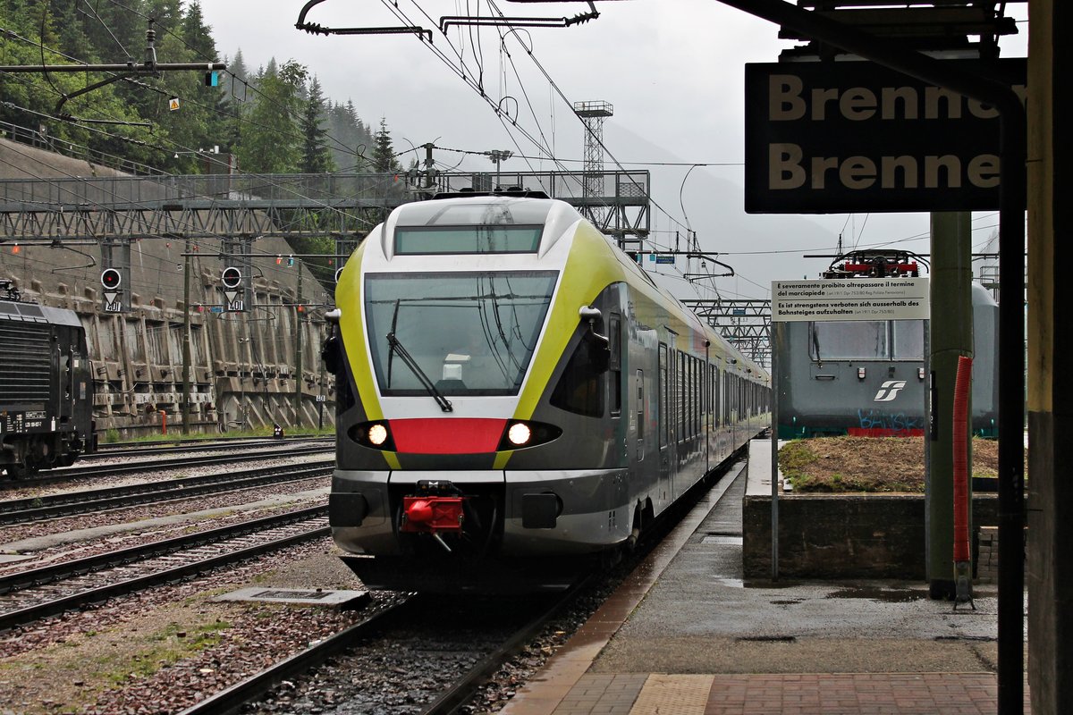 Einfahrt am 03.07.2018 von ETR 170 292 als Regionalzug (Merano/Meran - Bennero/Brenner) in den Endbahnhof.