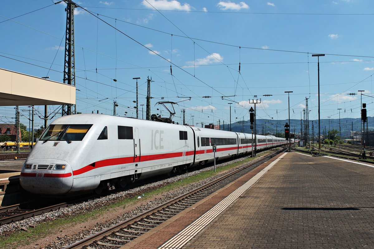 Einfahrt am 03.08.2015 von 401 575-6 als ICE 70 (Basel SBB - Hamburg Altona) in den Badischen Bahnhof von Basel.