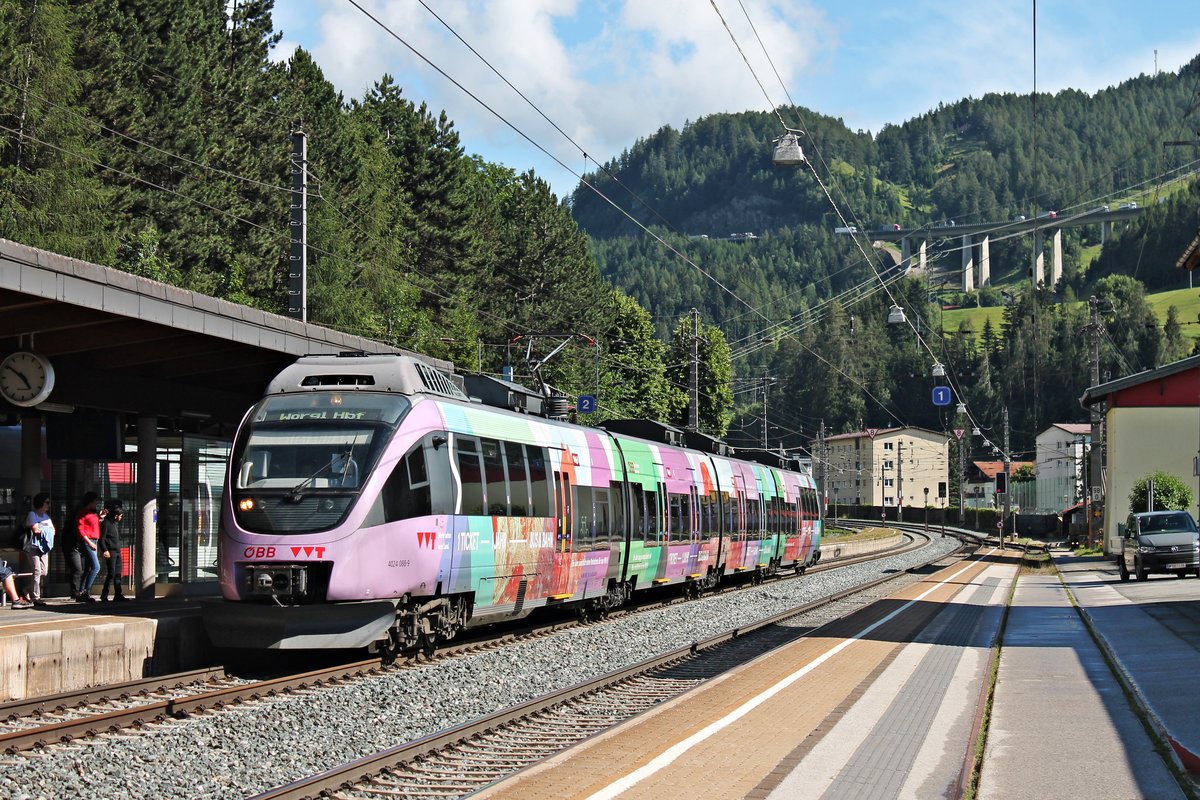Einfahrt am 04.07.2018 von ÖBB 4024 088-9  VVT - Verkehrsverbund Tirol  als REX (Brenner/Brennero - Wörgl Hbf) in den Bahnhof von Steinach in Tirol.