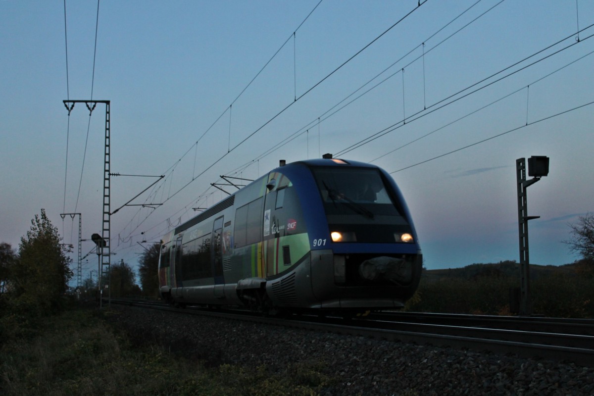 Einfahrt am 09.11.2013 von SNCF X73901 als IRE von Freiburg (Brsg) Hbf nach Mulhouse-Ville in Müllheim (Baden).