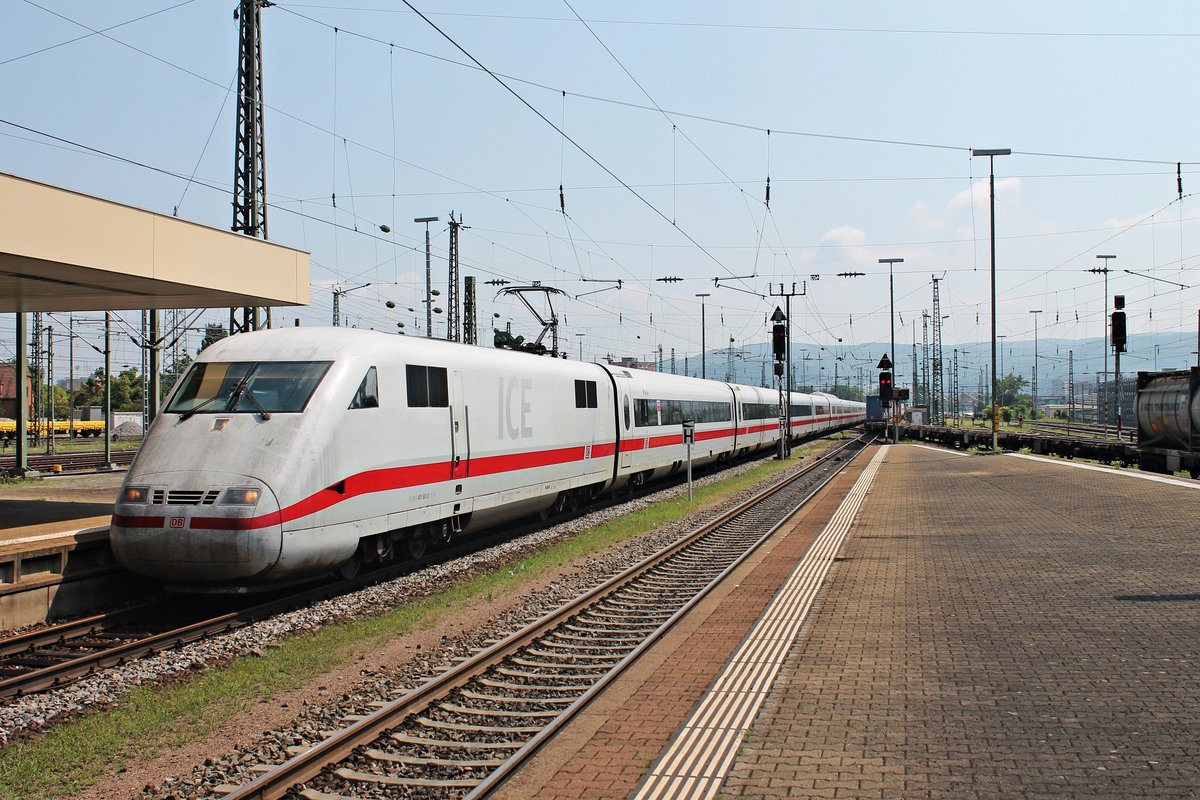 Einfahrt am 11.08.2015 von 401 501-2  Gießen  in den Badischen Bahnhof von Basel in Richtung Freiburg auf Gleis 4.