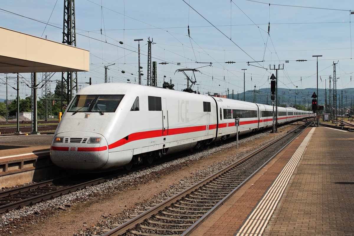Einfahrt am 12.05.2015 von 401 516-0  Pforzheim  als ICE 70 (Basel SBB - Hamburg Altona) in Basel Bad Bf.