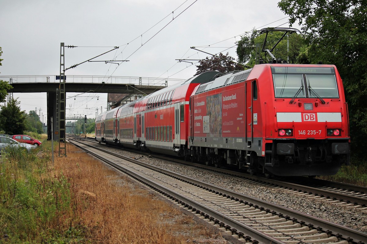 Einfahrt am 12.07.2014 von der zweiten Freiburger Werbe 146.2. 146 235-7  600 Jahre Konstanzer Konzil  mit einem RE nach Offenburg in Orschweier.