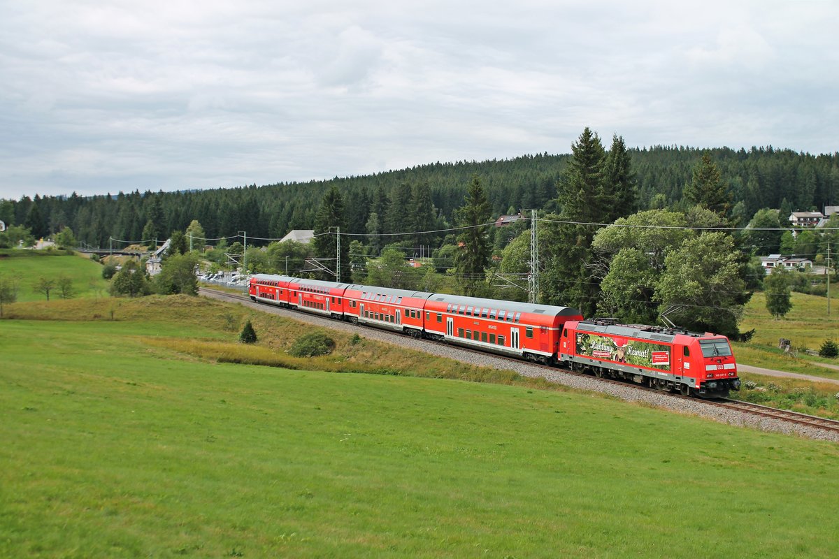 Einfahrt am 12.08.2017 von 146 239-9  Richtung Heimat  mit ihrer RB (Seebrugg - Freiburg (Brsg) Hbf) in den Hp. Altglashütten-Falkau auf der Dreiseebahn.