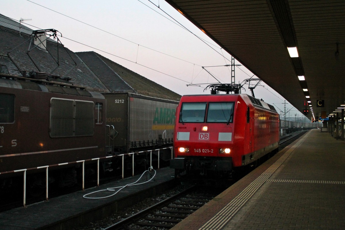 Einfahrt am 13.03.2014 von DB Schenker 145 021-2 als Tfzf in Basel Bad Bf.