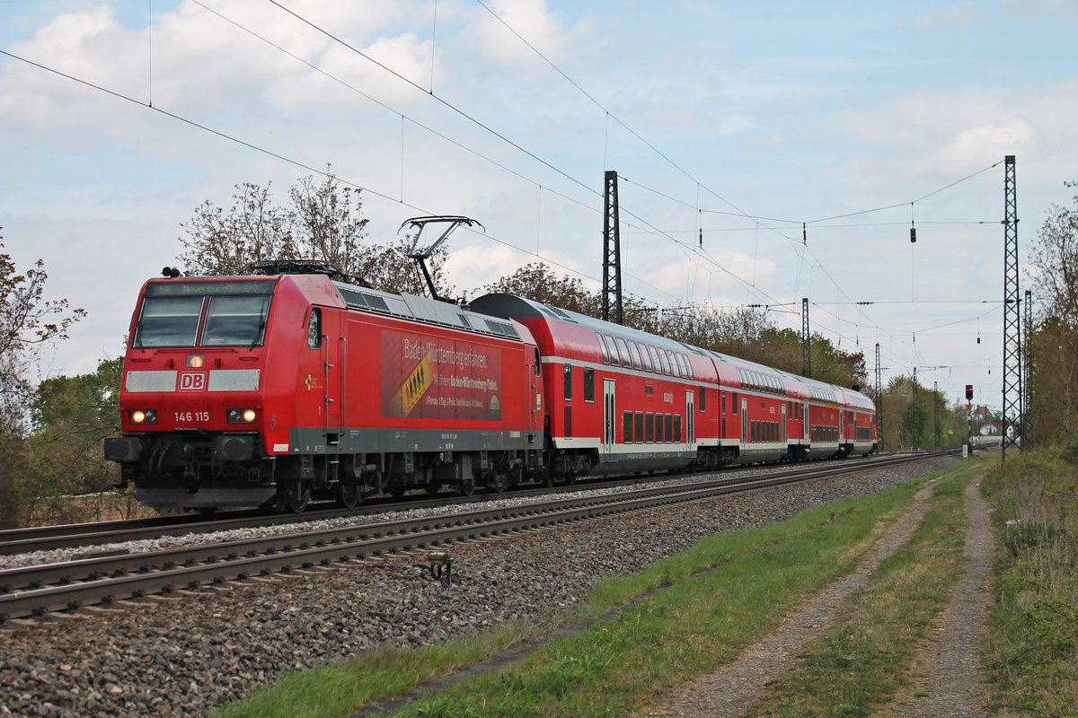 Einfahrt am 13.04.2017 von der Freiburger 146 115  Baden Württemberg erfahren/Landkreis Breisgau-Hochschwarzwald  mit ihrer RB (Freiburg (Brsg) Hbf - Neuenburg (Baden)) in den Heitersheimer Bahnhof.