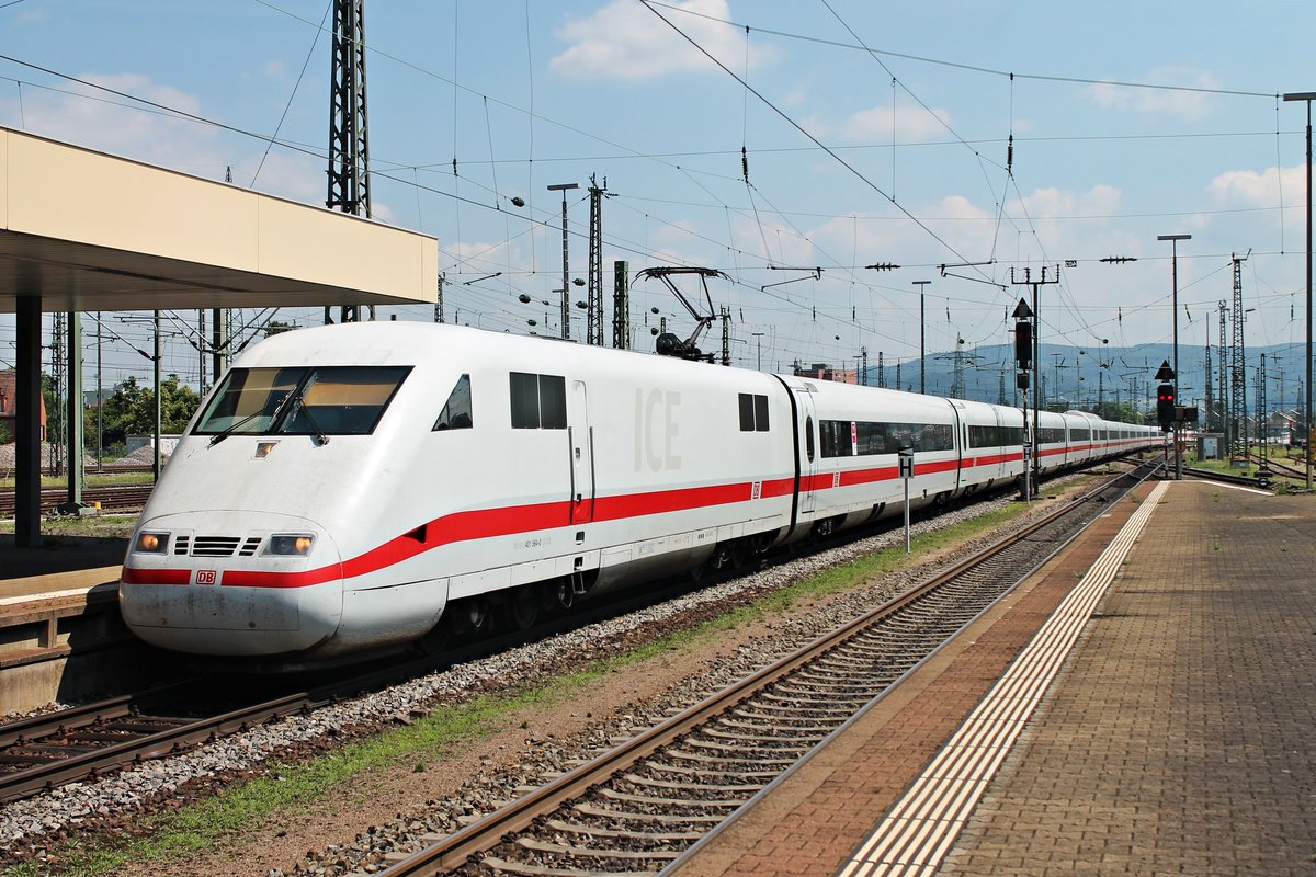 Einfahrt am 17.06.2015 von 401 564-0 als ICE 70 (Basel SBB - Hamburg Altona) in den Badischen Bahnhof von Basel.