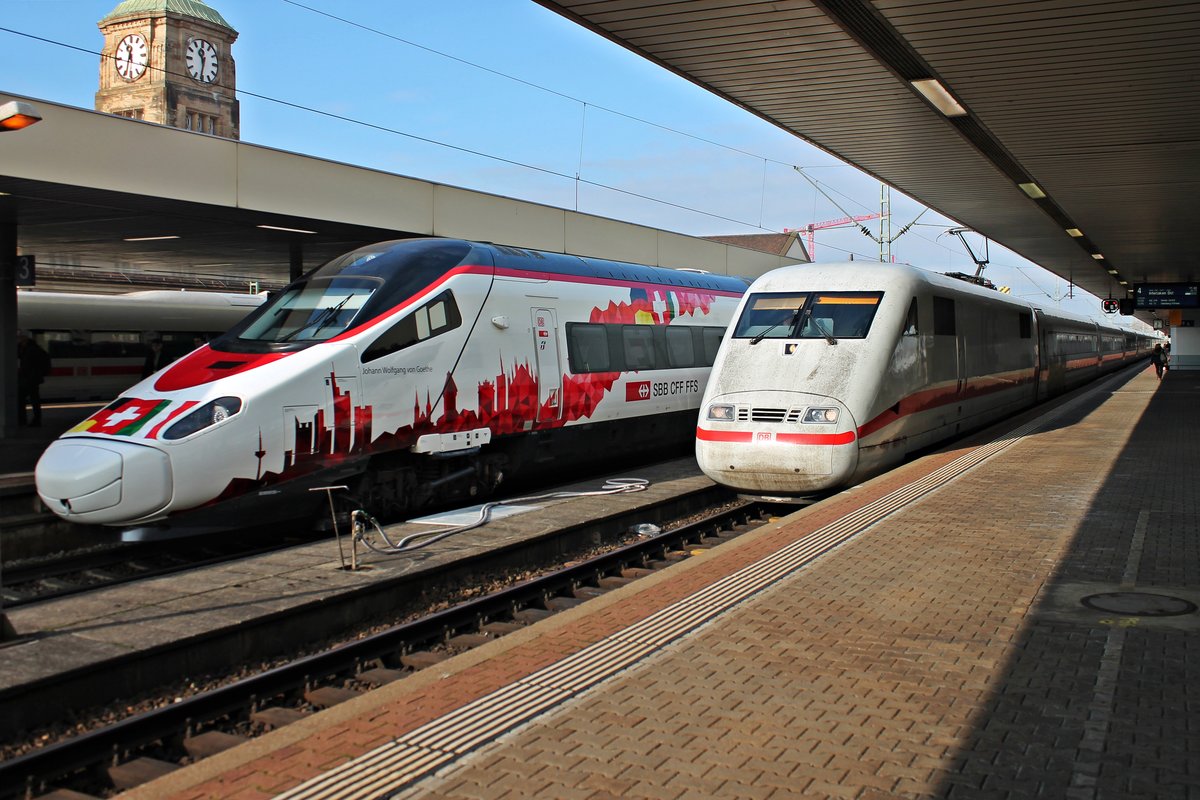 Einfahrt am 17.11.2017 von 401 085-6  Freilassing  auf Gleis 5 im Badischen Bahnhof von Basel, als dieser auf dem Weg nach Interlaken Ost war und neben an der RABe 503 022  Johann Wolfgang von Goethe  bei seiner Präsentation stand.