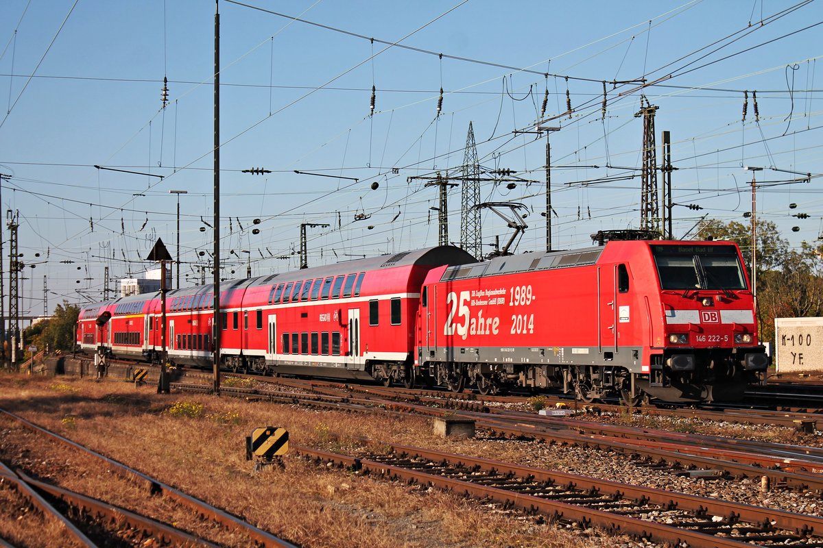 Einfahrt am 18.10.2017 von 146 222-5  25 Jahre RAB  als RB (Offenburg - Basel Bad Bf) aus Richtung Weil am Rhein in den Zielbahnhof. (Fotostandpunkt von öffentlich zugänglichen Parkplatz)