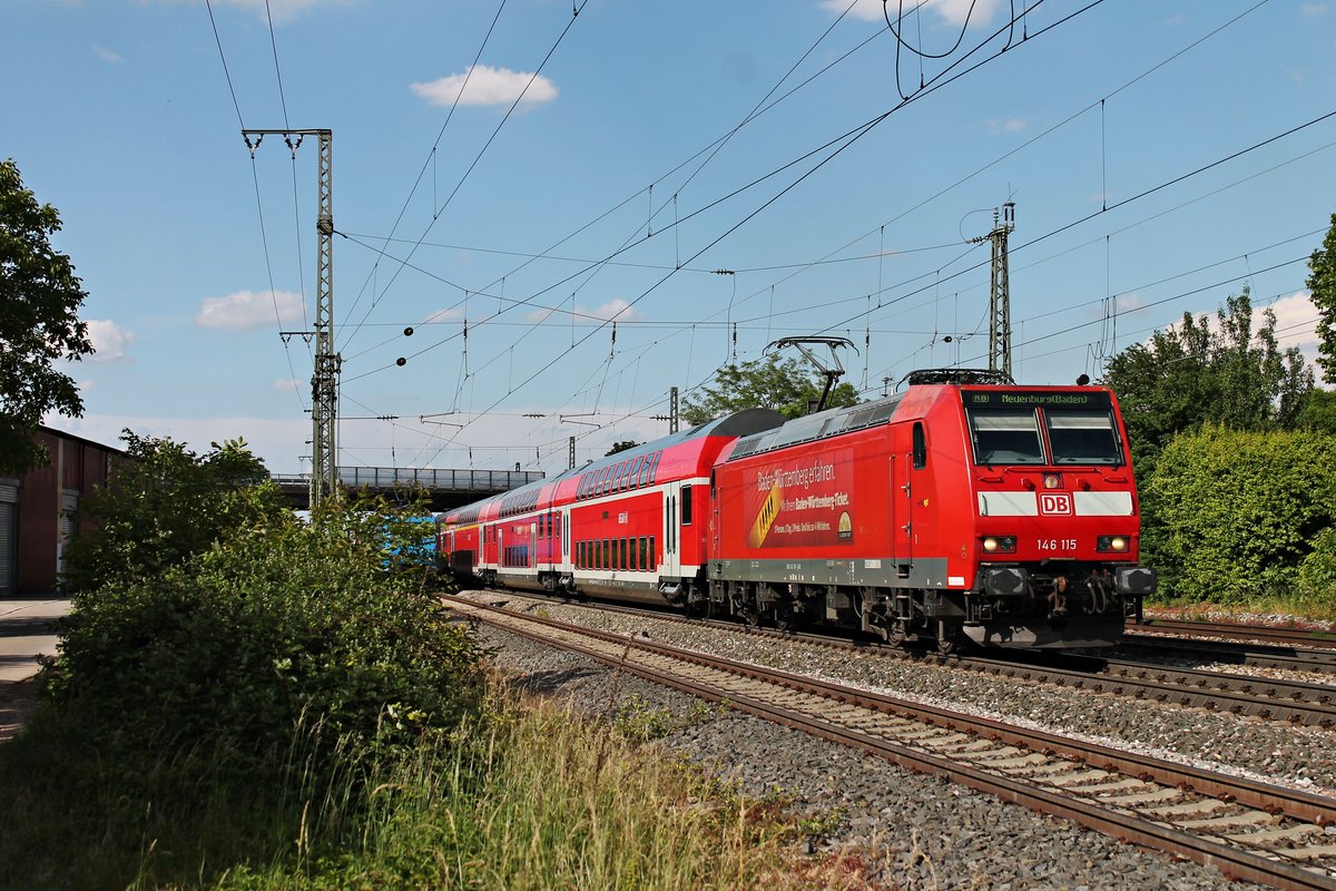 Einfahrt am 24.05.2018 von der Freiburger 146 115  Baden Württemberg erfahren/Landkreis Breisgau-Hochschwarzwald  mit einer RB (Offenburg - Neuenburg (Baden) in den vorletzten Bahnhof von Müllheim (Baden) auf Gleis 2, wo es nach einem kurzen Zwischenhalt weiter gen Zielbahnhof ging.