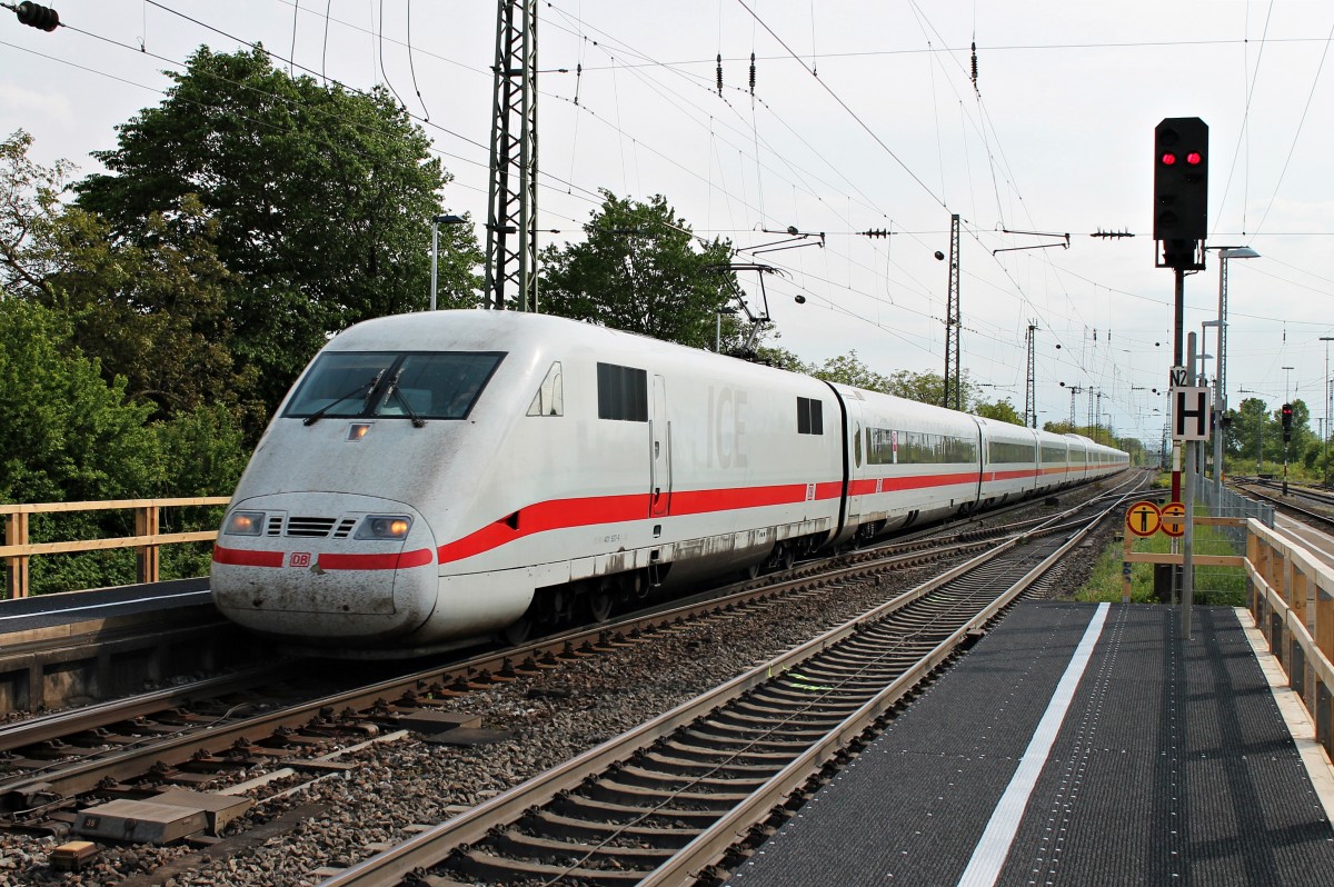 Einfahrt am 25.04.2014 von 401 507-9  Plattling  in Müllheim (Baden).