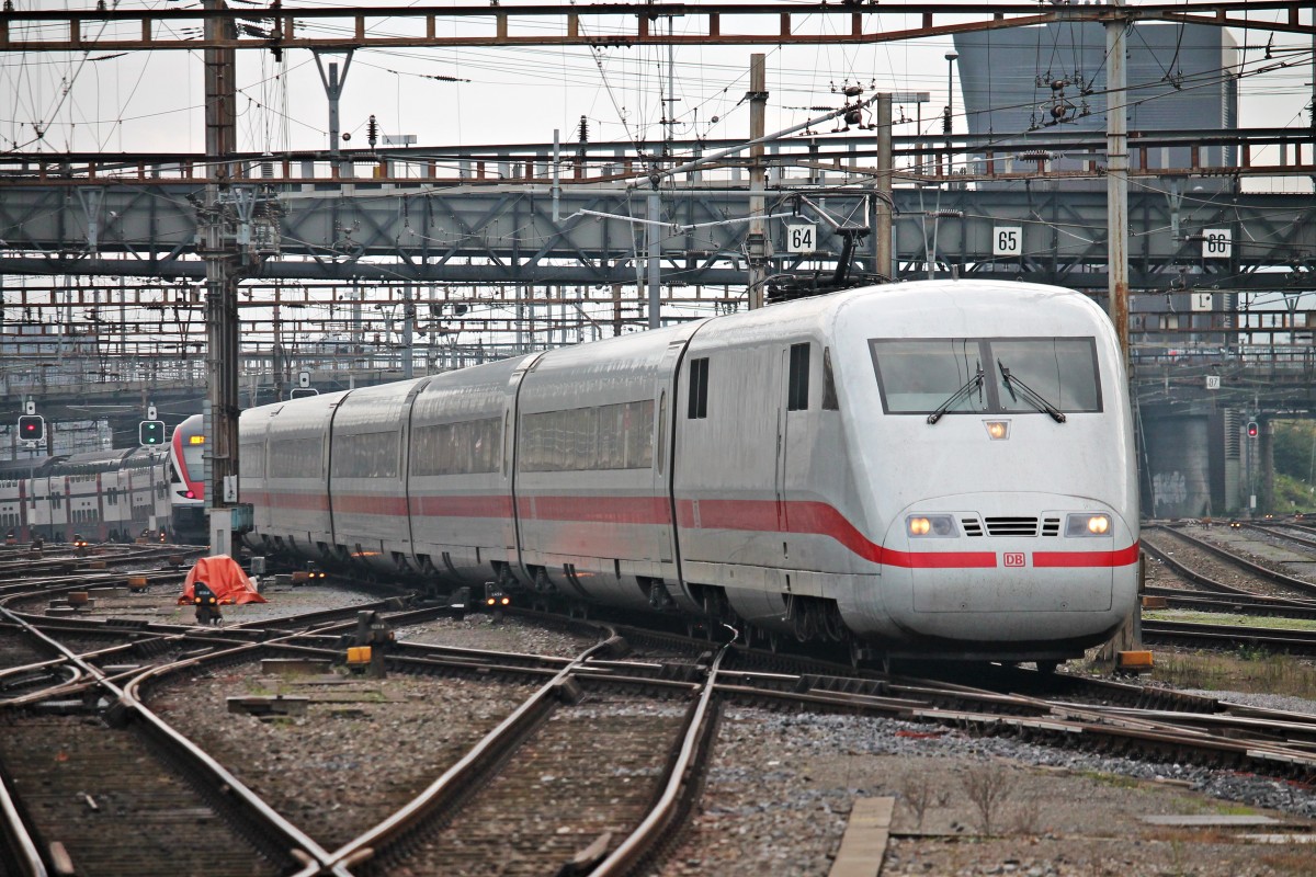 Einfahrt am 25.10.2014 von 401 073-2 als ICE 7_ (Zürich HB - Hamburg Altona) in den Bahnhof von Basel SBB, in dem der Systemwechsel von CH auf D statt finden wird.