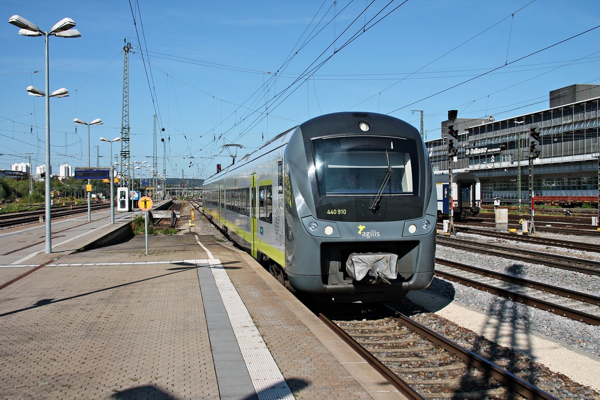Einfahrt am 26.08.2015 von agilis 440 910 auf Gleis 8 in Regensburg Hbf, als dieser auf dem Weg nach Plattling war.