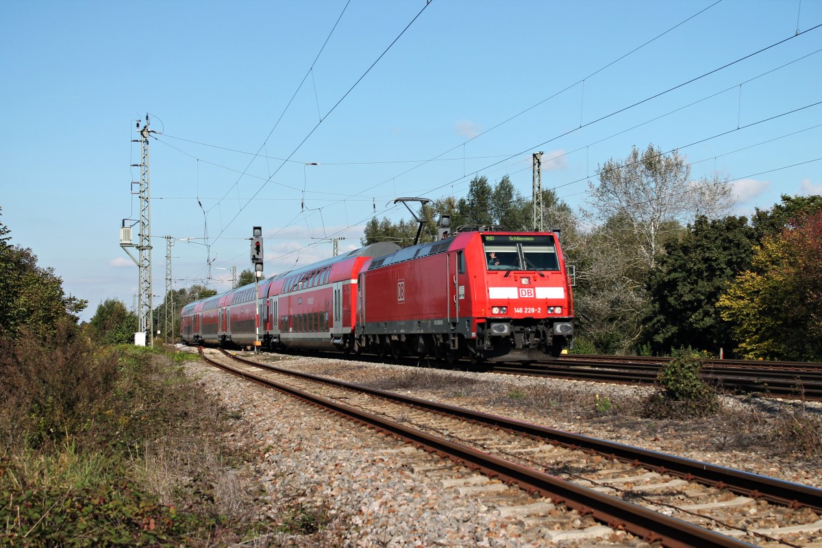 Einfahrt am 27.09.2014 von 146 228-2 mit einem RE (Offenburg - Schliengen) in Orschweier. Gruß an den sehr netten Tf zurück!