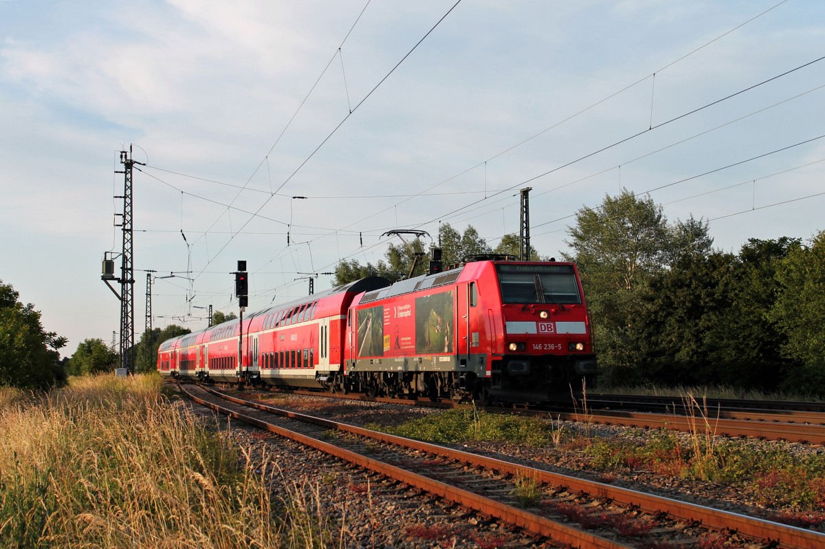 Einfahrt am Abend vom 06.06.2014 von der Freiburger 146 236-5  Schwarzwaldbahn Erlebnispfad  mit einem RE nach Freiburg (Brsg) Hbf in Orschweier.