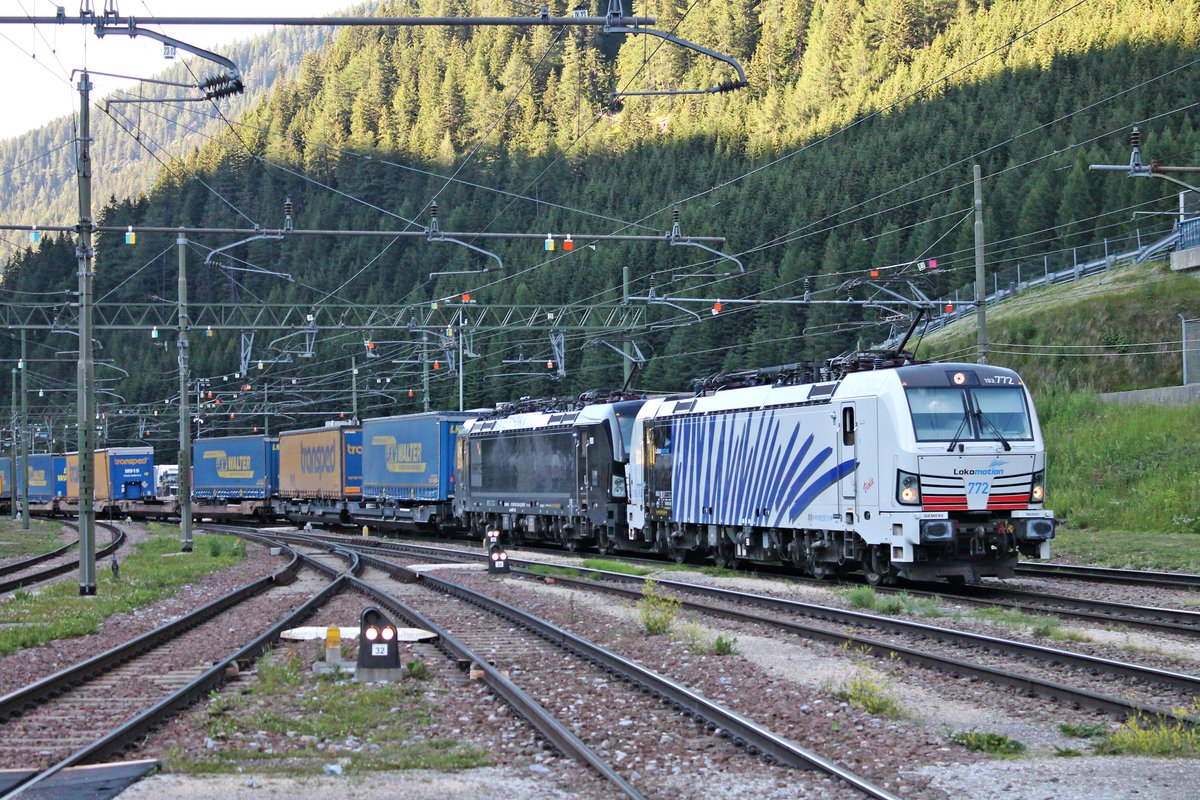 Einfahrt am Abend des 04.07.2018 von 193 772  Viola  zusammen mit MRCE/LM X4 E-662 (193 662-4) mit einem KLV, welche die zwei Vectrons seit Kufstein bespannten, in den Bahnhof vom Brenner, wo sie ihren Zug wieder abgeben werden.