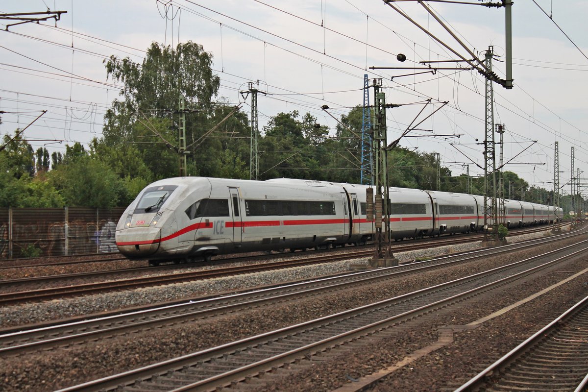 Einfahrt am Abend des 18.07.2019 von 412 018 (9018/0812 018-1)  Freistaat Bayern  aus Richtung Maschen kommend in den Bahnhof von Hamburg Harburg.