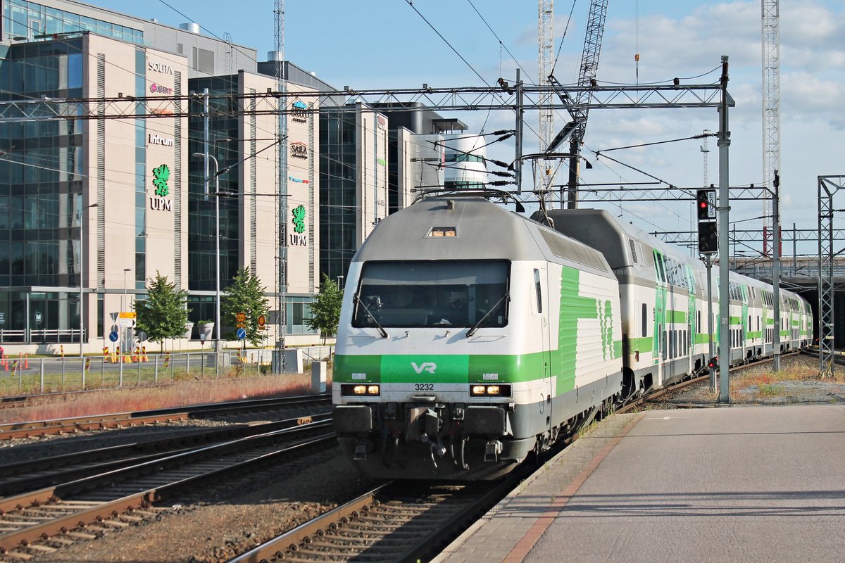 Einfahrt am Nachmittag des 10.07.2019 von Sr2 3232 mit dem IC 177 (Helsinki - Tampere) auf Gleis 5 in den Zielbahnhof.