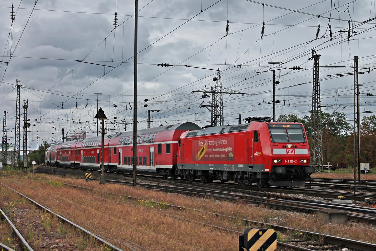 Einfahrt am Nachmittag des 25.09.2019 von 146 110-2  Müllheim (Baden)  mit ihrem RE (Offenburg - Basel SBB) in den Badischen Bahnhof von Basel, wo sie ihren vorletzten Zwischenhalt auf Gleis 3 einlegen wird.