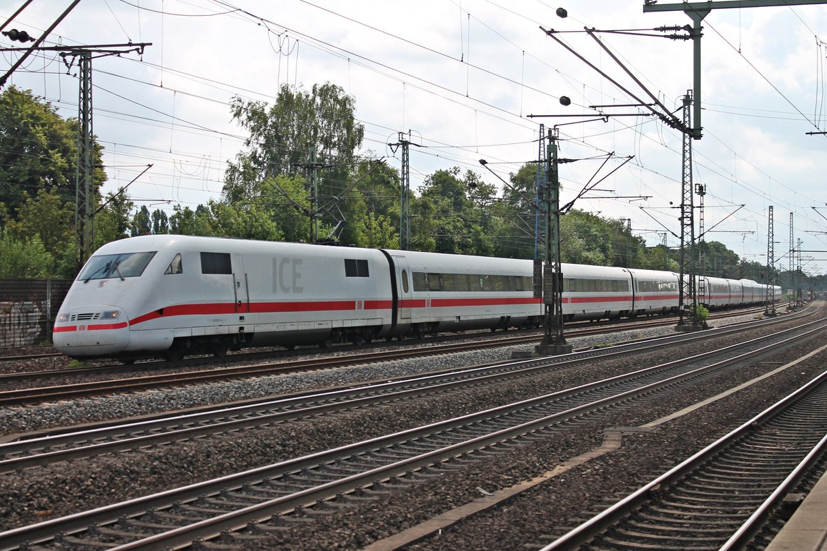 Einfahrt am Vormittag des 19.07.2019 von 401 067-4  Garmisch-Partenkirchen  aus Richtung Maschen kommend auf Gleis 2 in den Bahnhof von Hamburg Harburg.